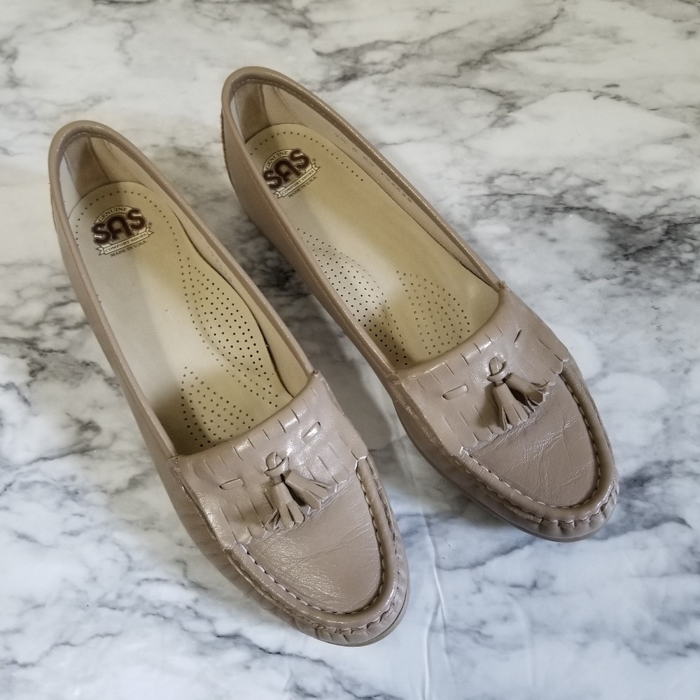 SAS taupe colored tassel comfort loafers size 7.5